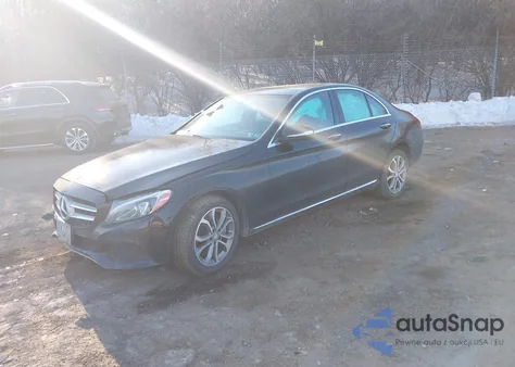 2015 Mercedes-Benz C 300 4Matic/Luxury 4Matic/Sport 4Matic z USA, uszkodzony, nr VIN 55SWF4KB2FU077539